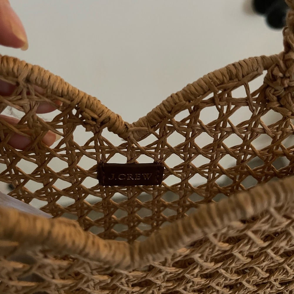 Chic Woven Heart Shoulder Bag in Tan - Picture 2 of 3